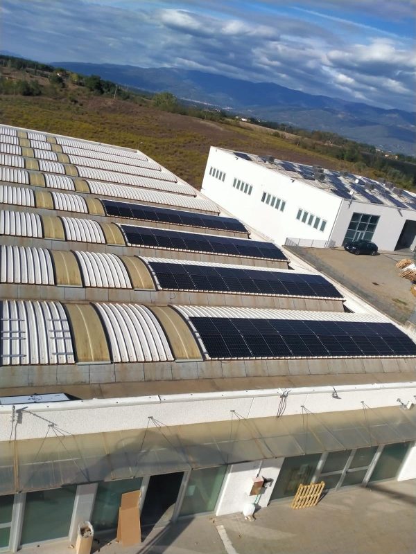 Metec pannelli solari azienda tetto 2